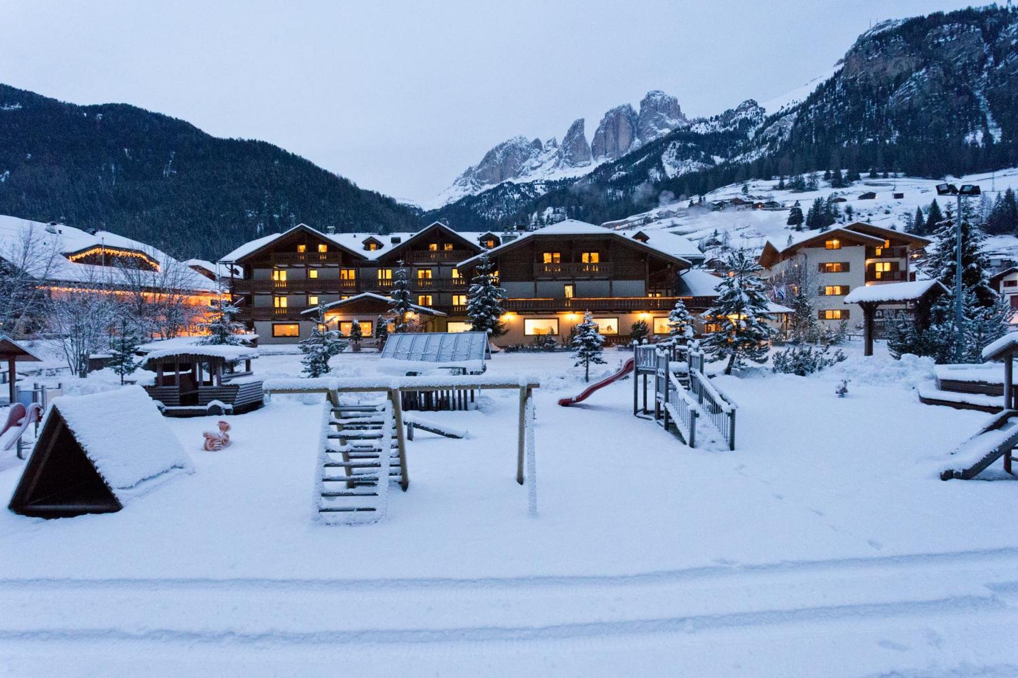 Hotel Sella Ronda Serenella Кампитело ди Фаса Екстериор снимка