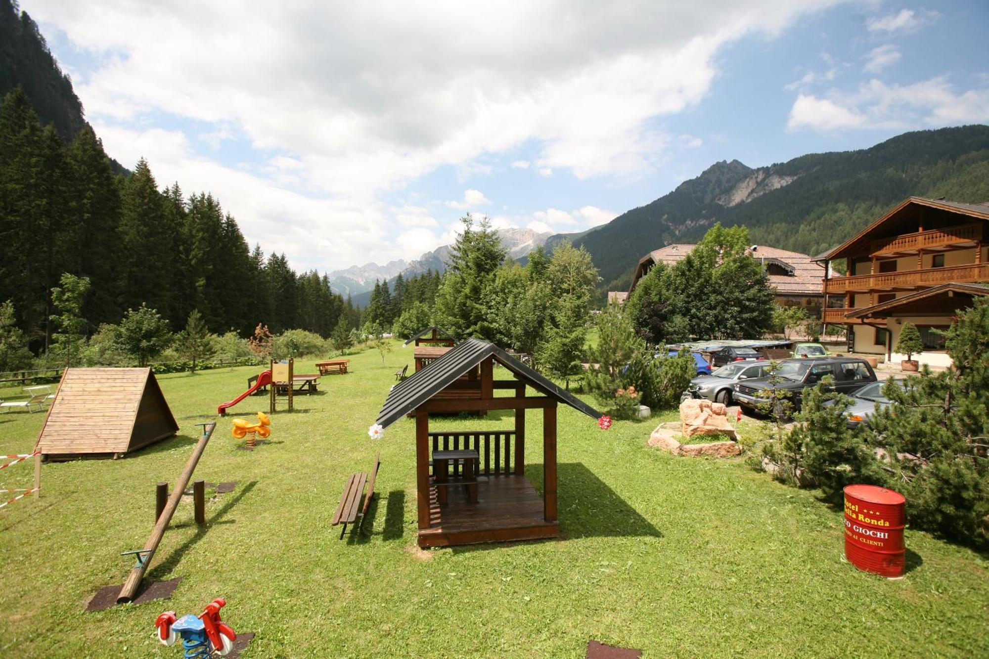 Hotel Sella Ronda Serenella Кампитело ди Фаса Екстериор снимка