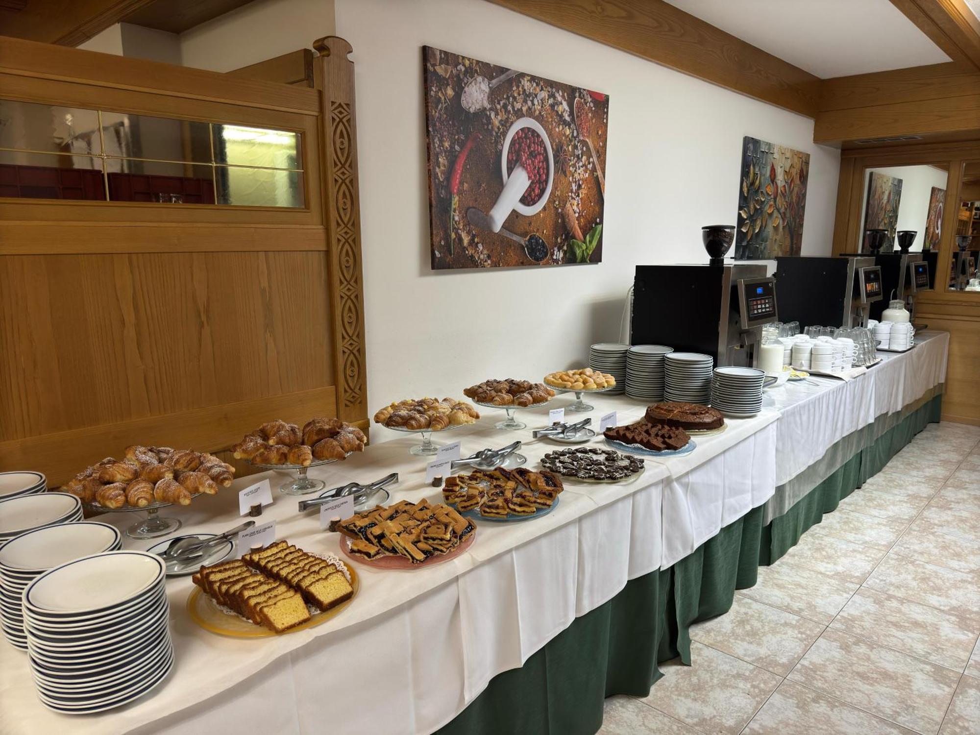 Hotel Sella Ronda Serenella Кампитело ди Фаса Екстериор снимка